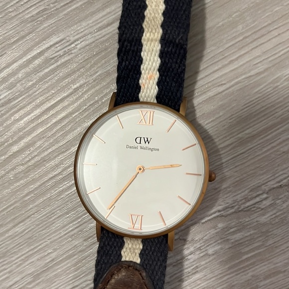 Men Daniel Wellington watch - Picture 2 of 6